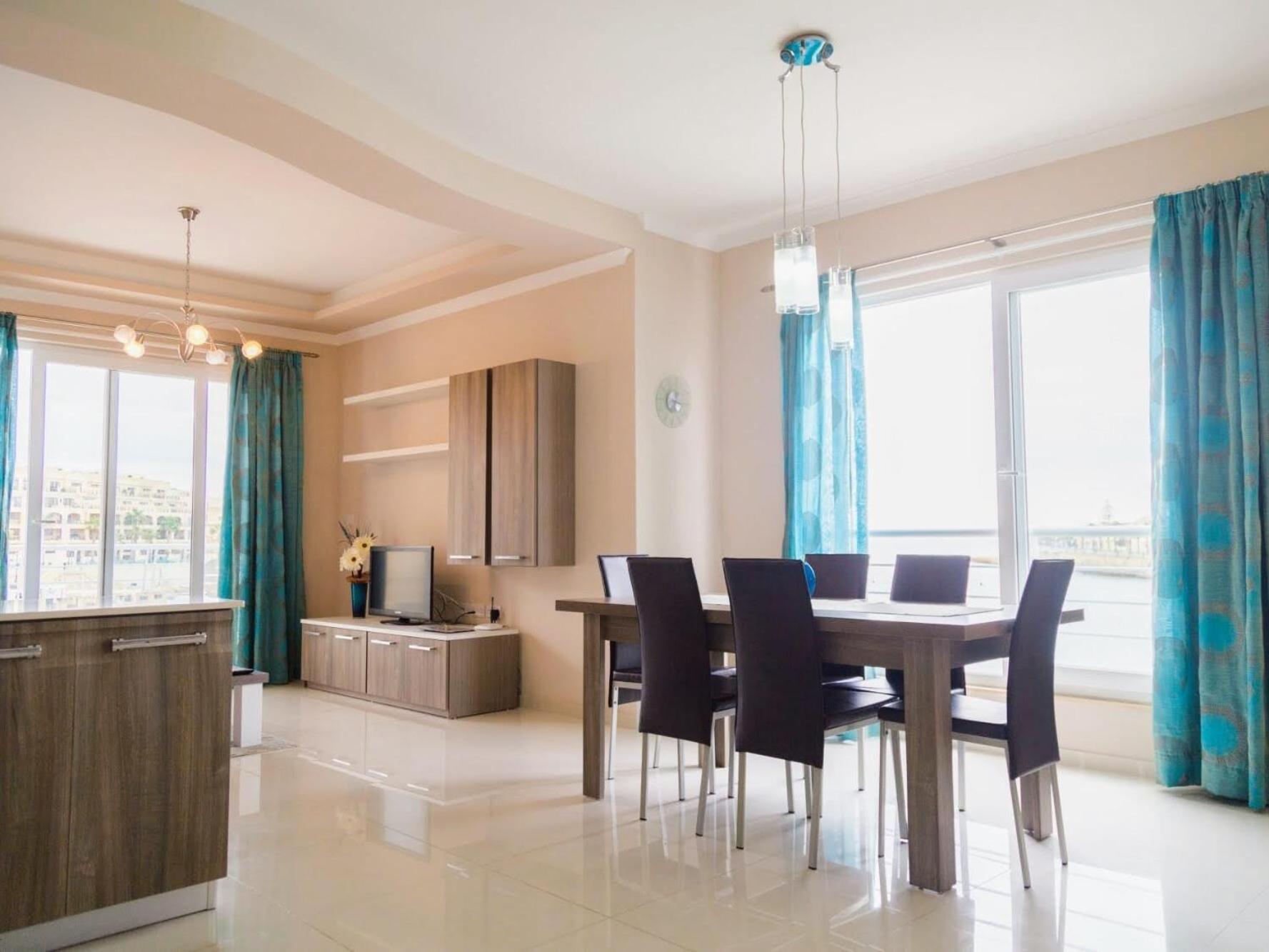 Riviera Holiday Apartments - Seafront - Wifi 마르사스칼라 객실 사진